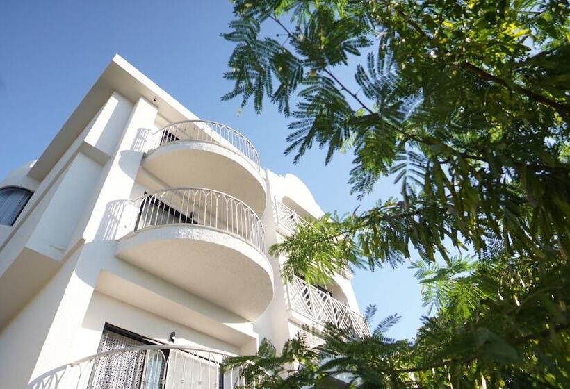 Icon Beach Suites Hotel Sovalye Island