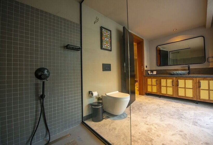 Icon Beach Suites Hotel Sovalye Island