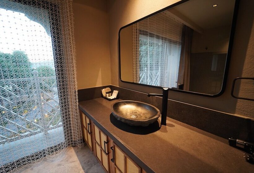 Icon Beach Suites Hotel Sovalye Island