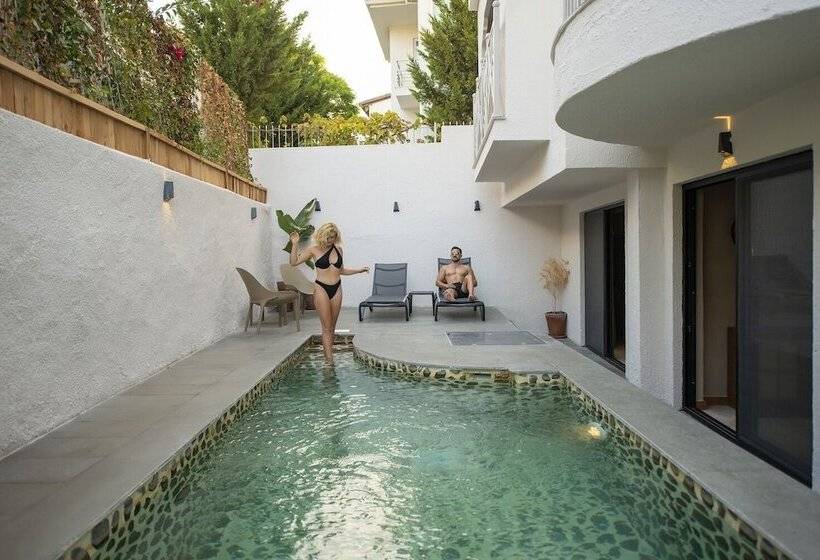 Icon Beach Suites Hotel Sovalye Island