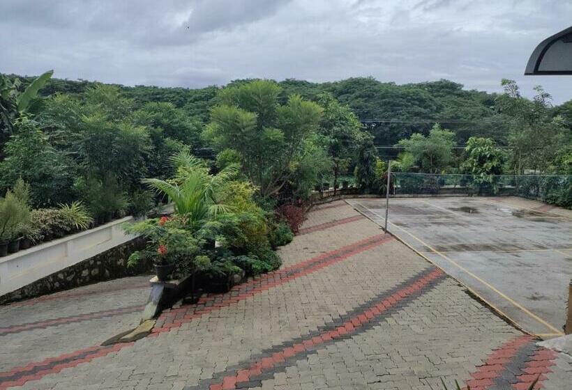 בית מלון כפרי Meghdoot River Resort