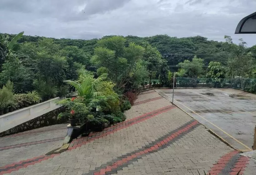 Hotelli Meghdoot River Resort