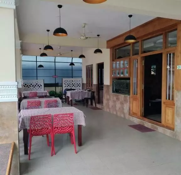 Hotelli Meghdoot River Resort