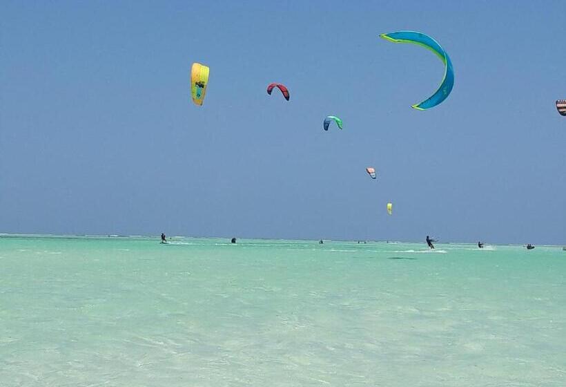 مبيت وإفطار Karibu House