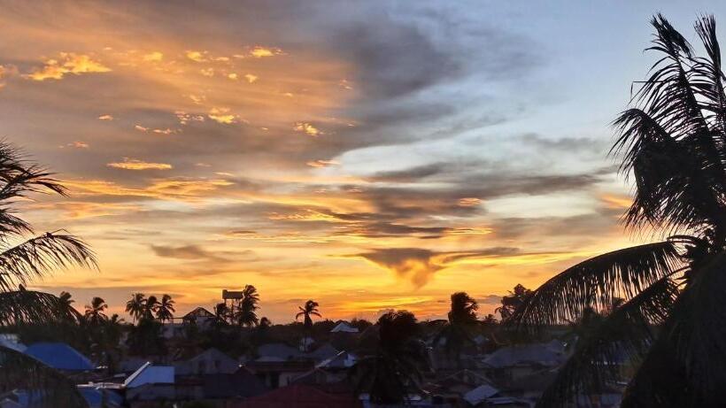 مبيت وإفطار Karibu House