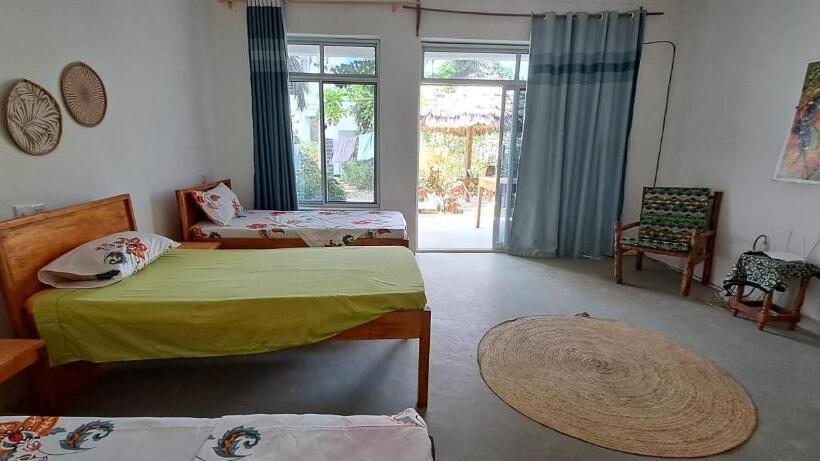 مبيت وإفطار Karibu House