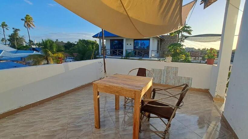 مبيت وإفطار Karibu House