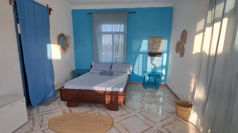 مبيت وإفطار Karibu House