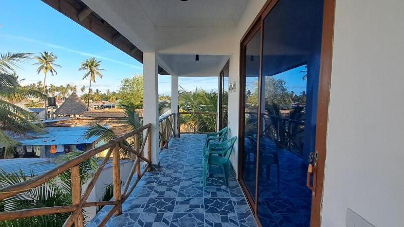 مبيت وإفطار Karibu House