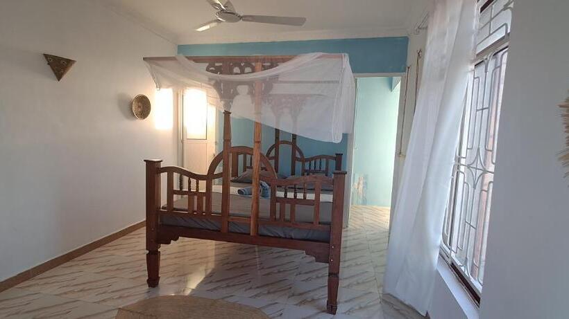 مبيت وإفطار Karibu House