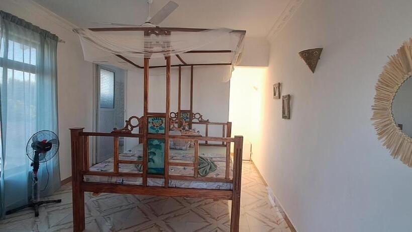 مبيت وإفطار Karibu House