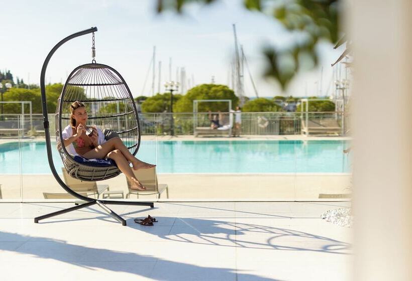 تختخواب و صبحانه Sea Resort Marina Portoroz