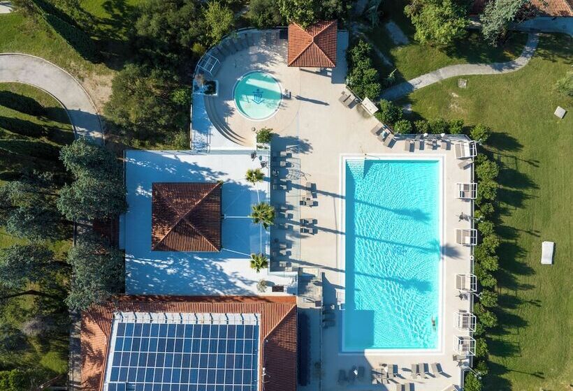 تختخواب و صبحانه Sea Resort Marina Portoroz