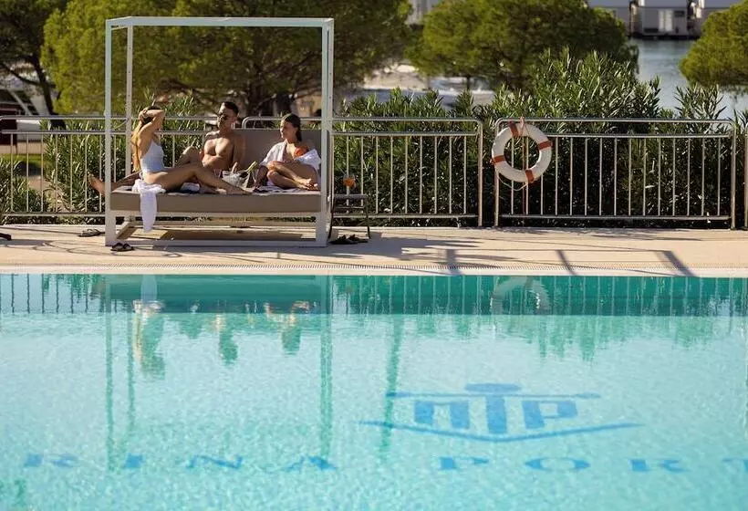 تختخواب و صبحانه Sea Resort Marina Portoroz