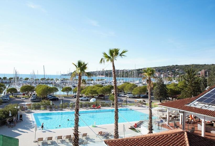 تختخواب و صبحانه Sea Resort Marina Portoroz