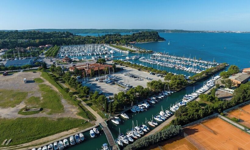 تختخواب و صبحانه Sea Resort Marina Portoroz