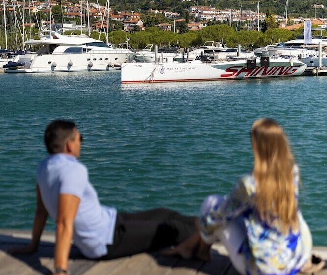 تختخواب و صبحانه Sea Resort Marina Portoroz