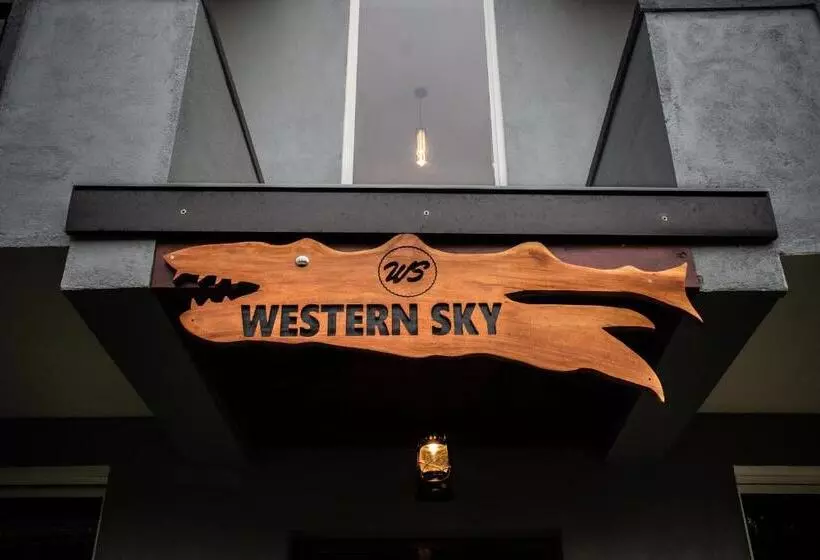 تختخواب و صبحانه Western Sky