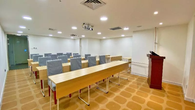 Отель Hanting Harbin Railway Station Square