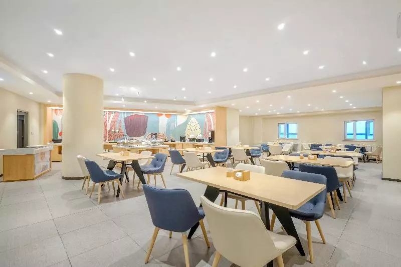 Отель Hanting Harbin Railway Station Square