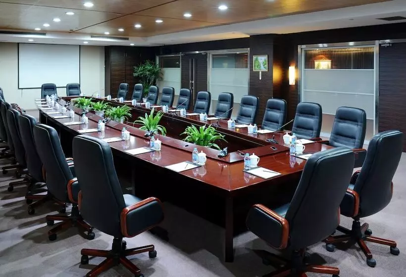 Отель Sovereign