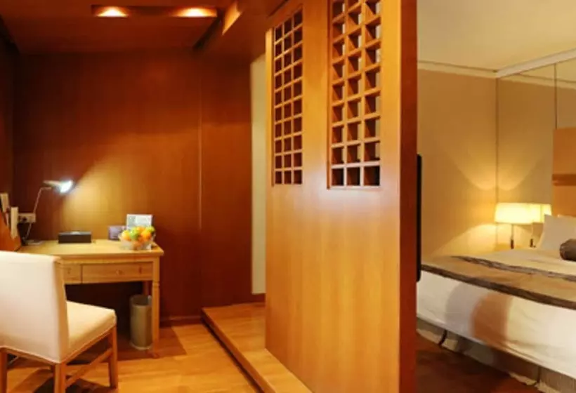 Отель Sovereign