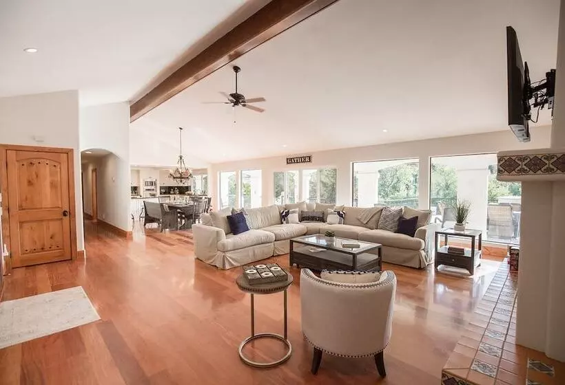 De Luz By Avantstay 5 Acre Estate W Lake Pool Hot Tub