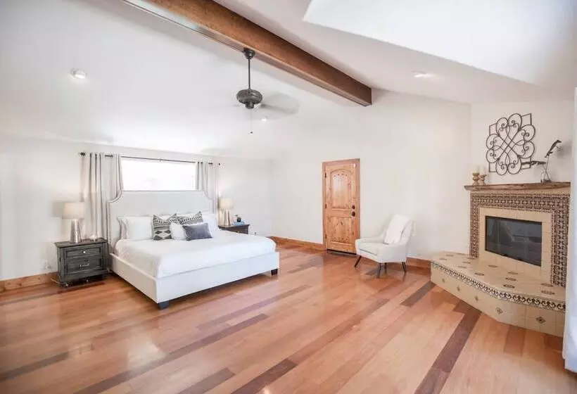 De Luz By Avantstay 5 Acre Estate W Lake Pool Hot Tub