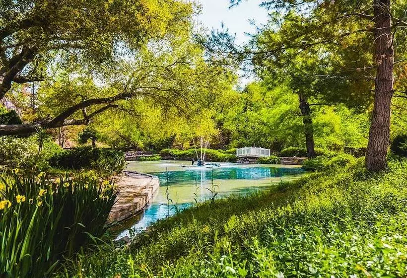 De Luz By Avantstay 5 Acre Estate W Lake Pool Hot Tub