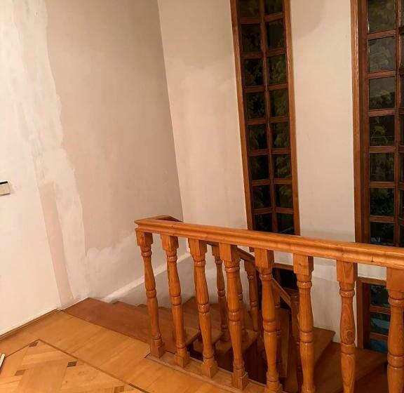 هتل Maximus Wine Cellar & Guest House,bagdati Wine House