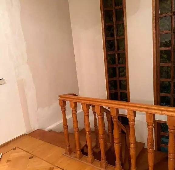 هتل Maximus Wine Cellar & Guest House,bagdati Wine House