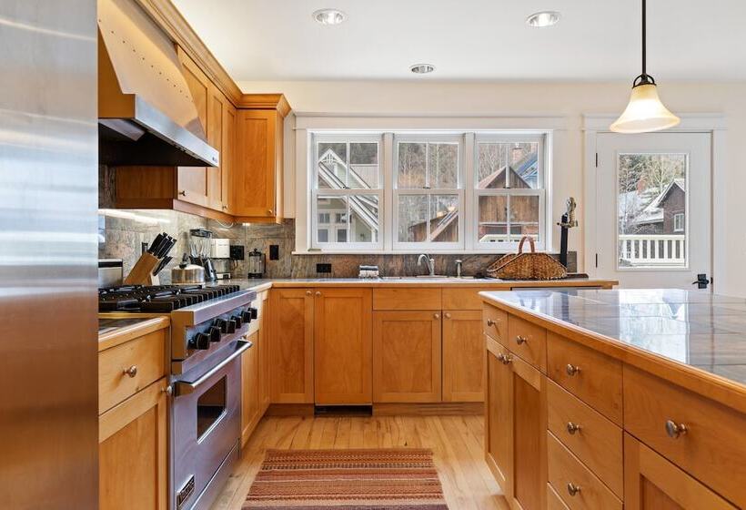 Legacy House By Avantstay Beautiful 4bdr Home In Great Location W Hot Tub