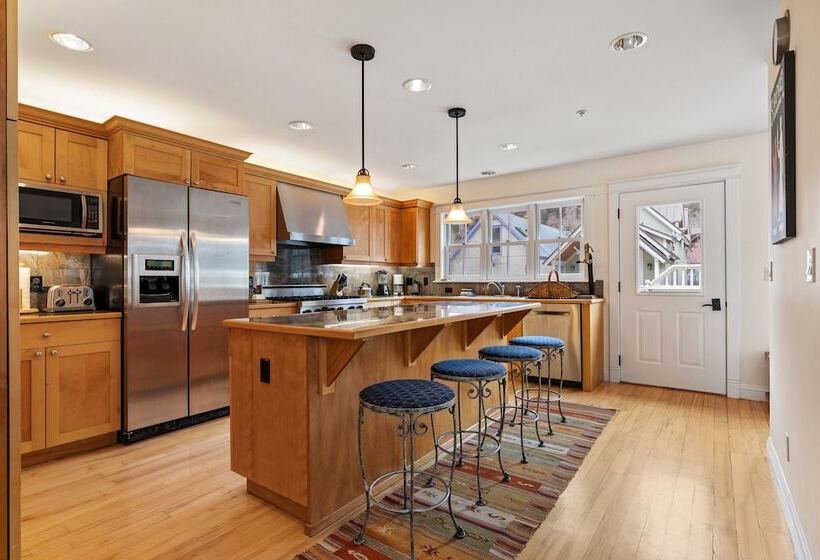 Legacy House By Avantstay Beautiful 4bdr Home In Great Location W Hot Tub