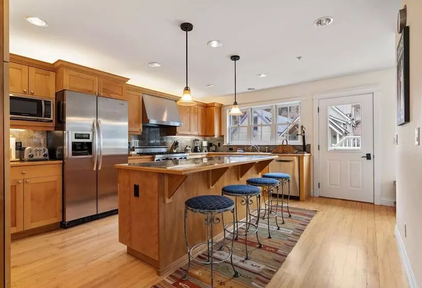 Legacy House By Avantstay Beautiful 4bdr Home In Great Location W Hot Tub