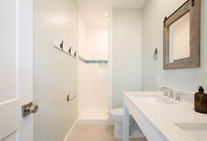 Ocean S Eye By Avantstay Beach Front Home W/ Roof Top, Pool & Putting Green!