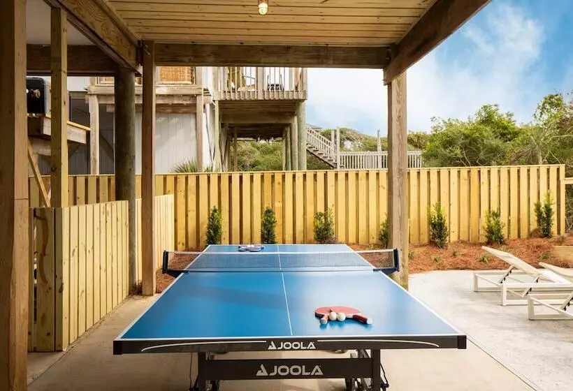 Ocean S Eye By Avantstay Beach Front Home W/ Roof Top, Pool & Putting Green!