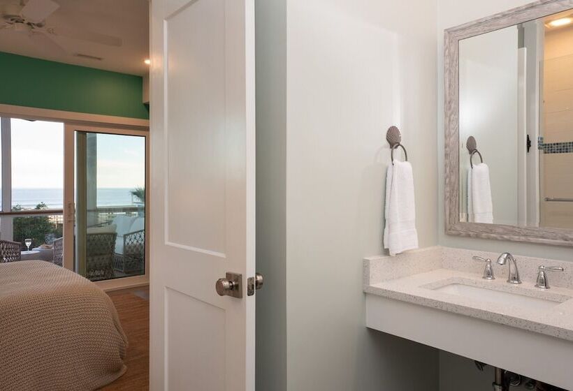 Ocean S Eye By Avantstay Beach Front Home W/ Roof Top, Pool & Putting Green!