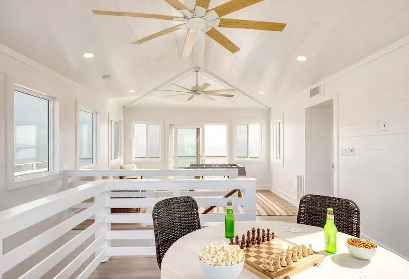 Ocean S Eye By Avantstay Beach Front Home W/ Roof Top, Pool & Putting Green!