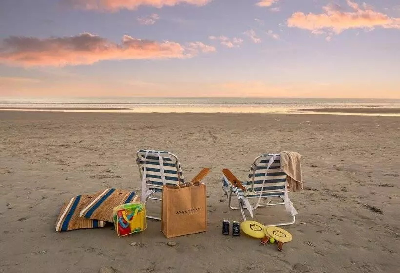 Ocean S Eye By Avantstay Beach Front Home W/ Roof Top, Pool & Putting Green!