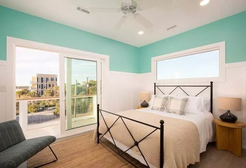 Ocean S Eye By Avantstay Beach Front Home W/ Roof Top, Pool & Putting Green!