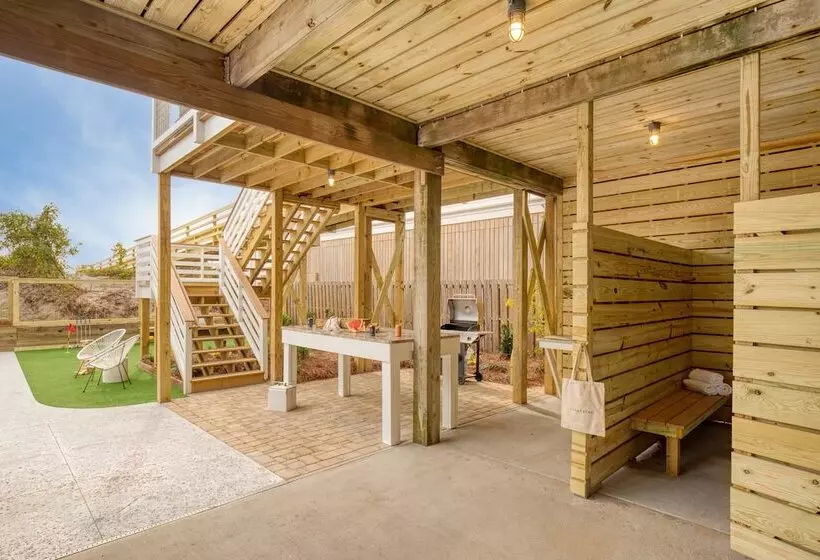 Ocean S Eye By Avantstay Beach Front Home W/ Roof Top, Pool & Putting Green!