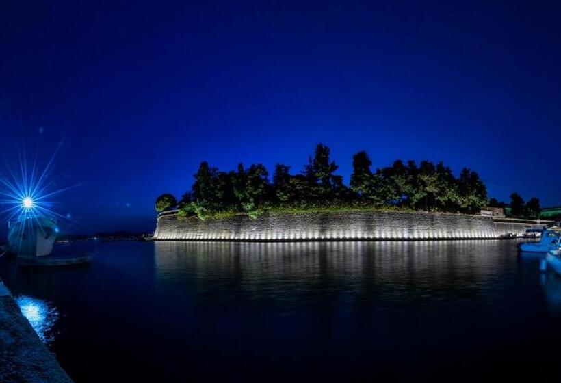 فندق فئة نجمة واحدة Neva Room With Private Bathroom