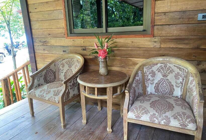 فندق Coconut Lanta Resort @klong Dow Beach