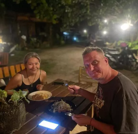 Hotelli Coconut Lanta Resort @klong Dow Beach