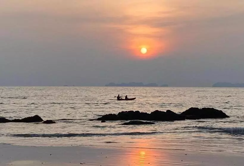 Hotelli Coconut Lanta Resort @klong Dow Beach