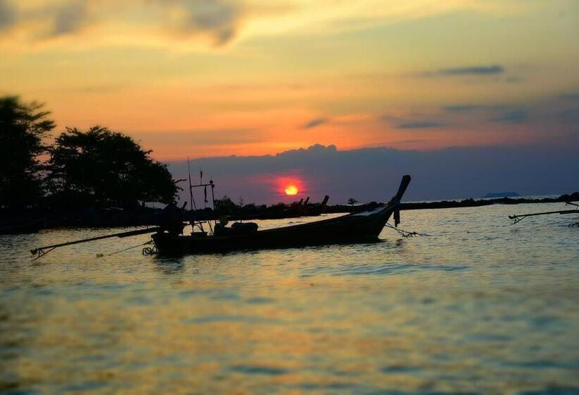 فندق Coconut Lanta Resort @klong Dow Beach