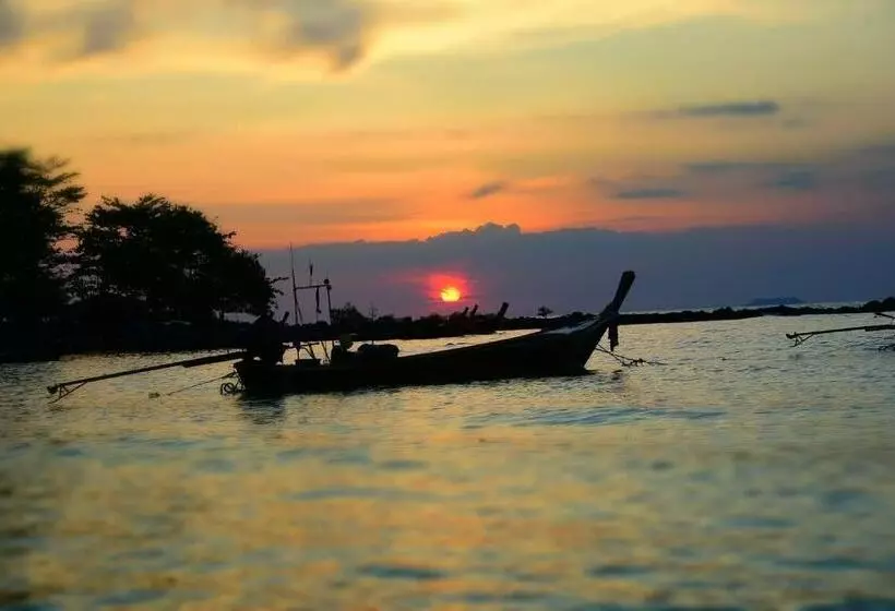 Hotelli Coconut Lanta Resort @klong Dow Beach