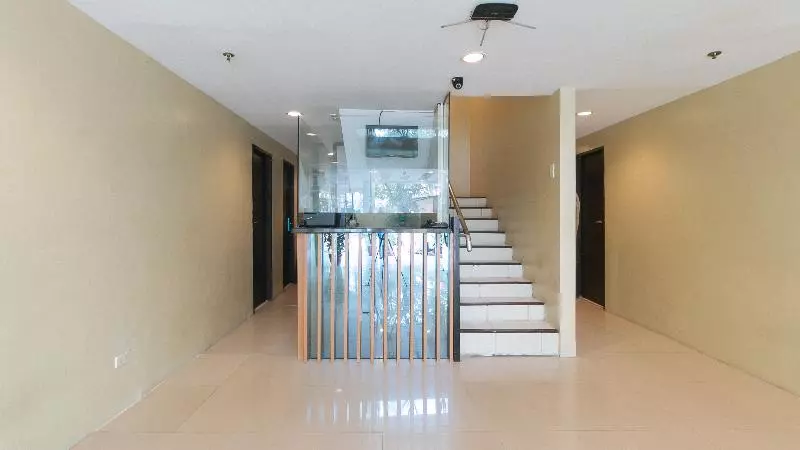 هتل Urbanview At San Antonio S Place Sampaloc Manila