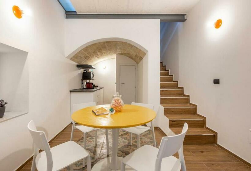 Just Here Apartments Lascia Fare A Dio