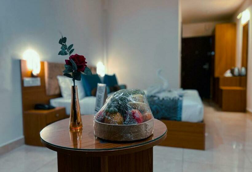 Отель Treebo Tryst Happy Stays